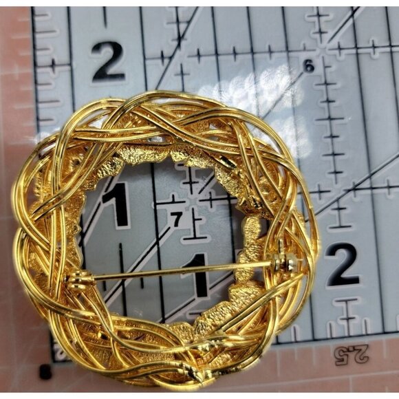 Heart & Leaf Brooch Gold Tone Twisted Wire Wreath Pink & Red Glass Rhinestones - Picture 3 of 9